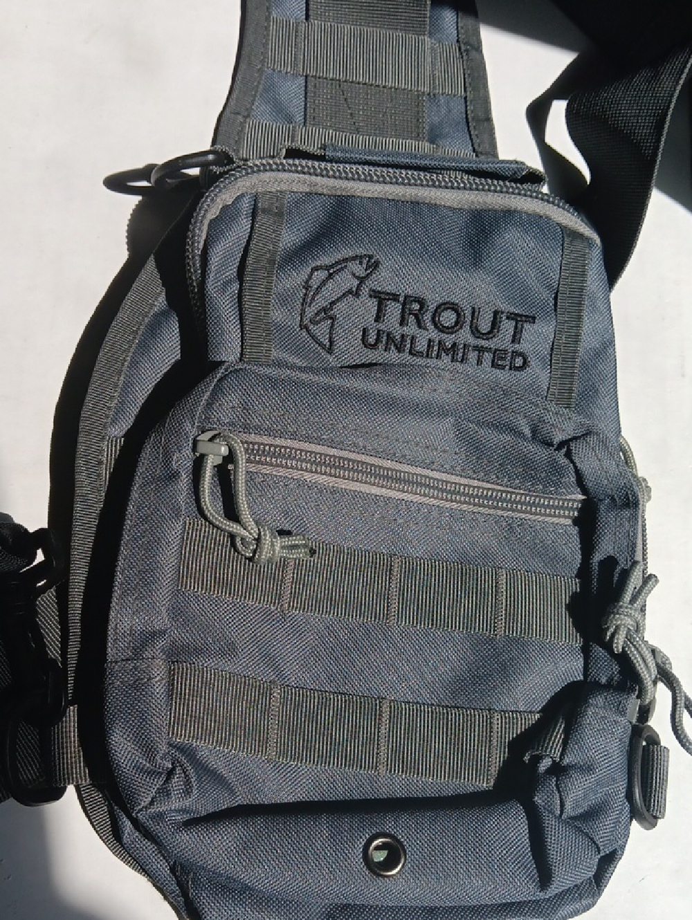 TROUT UNLIMITED  MEN'S FISHING STORAGE LIGHT WEIGHT GRAY/ BLACK SLING CANVAS BAG